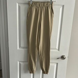 Lululemon Keep Moving Jogger Pant Trench Beige Tan Performance Size 2